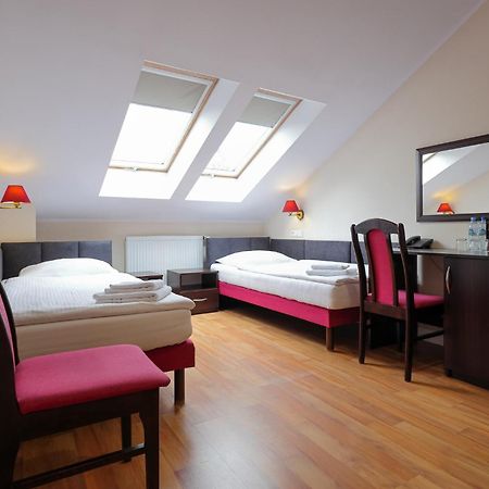 Dworek Rozany Hotel & Restauracja Namysłów Bagian luar foto